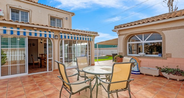 Venta - Chalet - Torrevieja