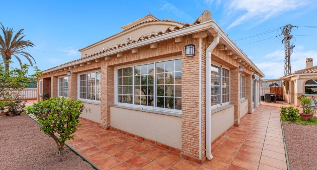 Venta - Chalet - Torrevieja