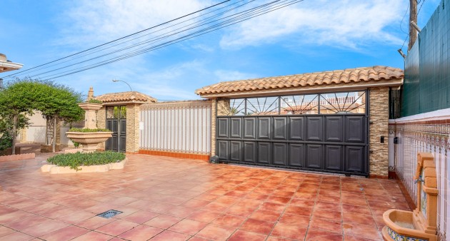 Venta - Chalet - Torrevieja