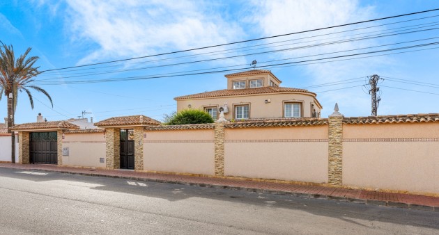 Venta - Chalet - Torrevieja