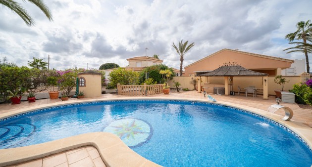 Sale - Chalet - Ciudad Quesada - Rojales