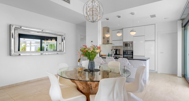 Sale - Villa - Orihuela costa - Villamartín