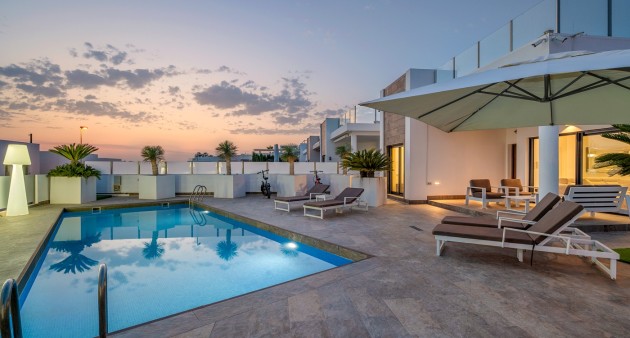 Sale - Villa - Orihuela costa - Villamartín