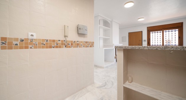 Prodej - Čtyřpodlažní dům - San Miguel