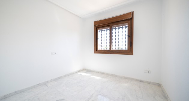 Prodej - Čtyřpodlažní dům - San Miguel