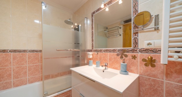 Sale - Apartment - Guardamar del Segura - Pueblo