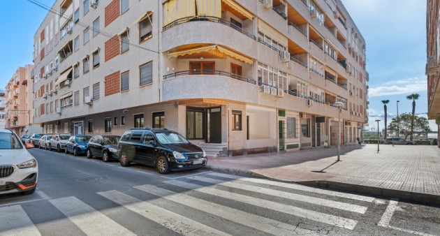 Sale - Apartment - Torrevieja - Playa del Acequión