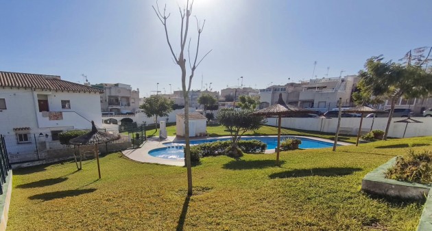 Venta - Bungalow - Torrevieja - Lago jardin
