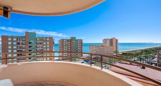 Sale - Apartment - Arenales del Sol - Segunda linea playa