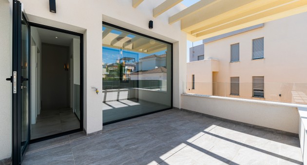 Venta - Chalet - Los Montesinos