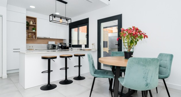 Venta - Chalet - Los Montesinos