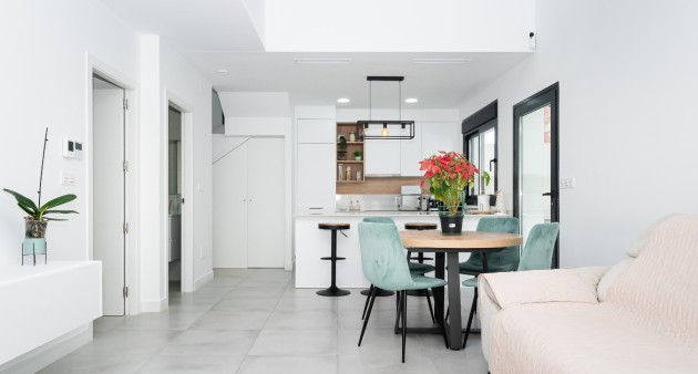 Venta - Chalet - Los Montesinos