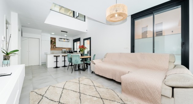 Venta - Chalet - Los Montesinos