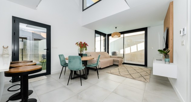 Venta - Chalet - Los Montesinos