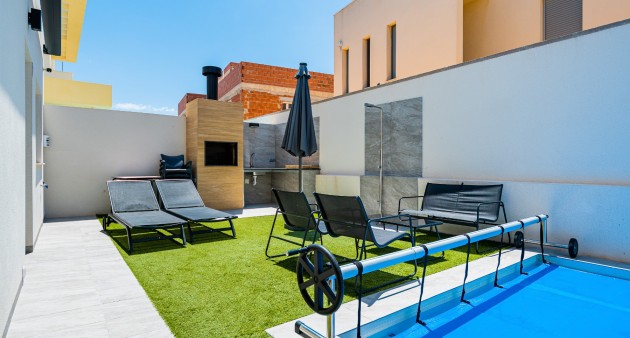 Venta - Chalet - Los Montesinos