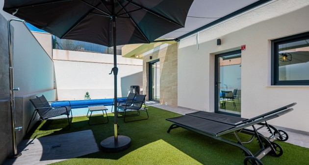 Venta - Chalet - Los Montesinos