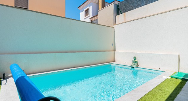 Venta - Chalet - Los Montesinos