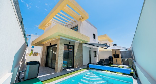 Venta - Chalet - Los Montesinos