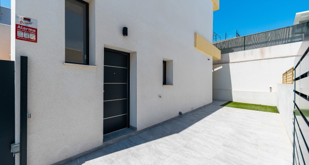 Venta - Chalet - Los Montesinos