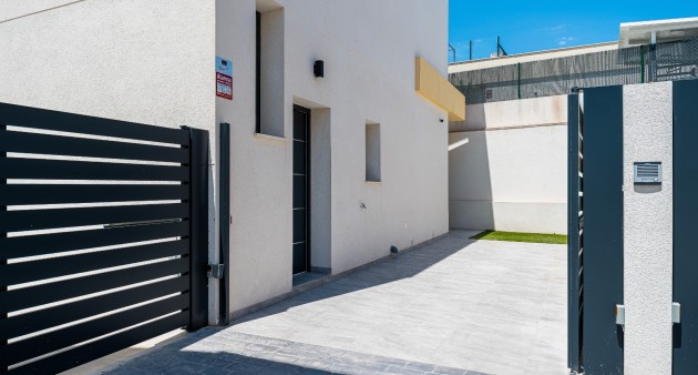 Venta - Chalet - Los Montesinos