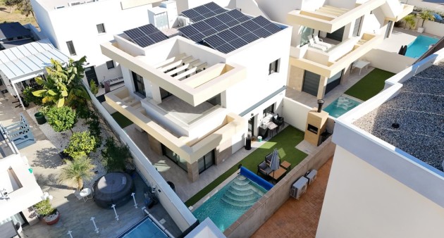 Venta - Chalet - Los Montesinos