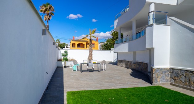Sale - Villa - Torrevieja