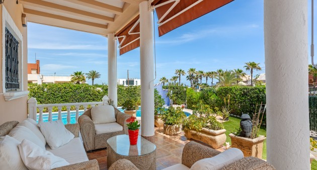Venta - Chalet - Torrevieja - La Mata