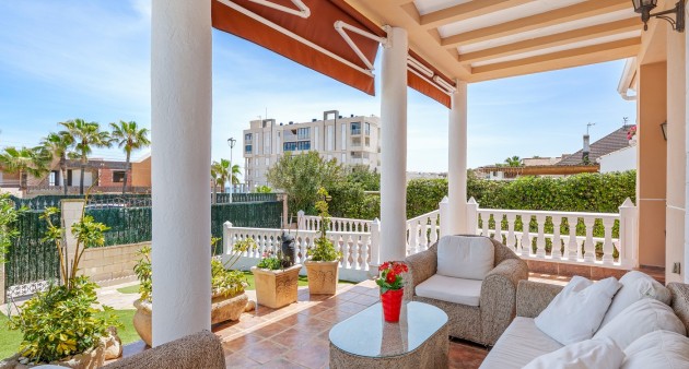 Venta - Chalet - Torrevieja - La Mata