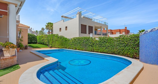 Venta - Chalet - Torrevieja - La Mata