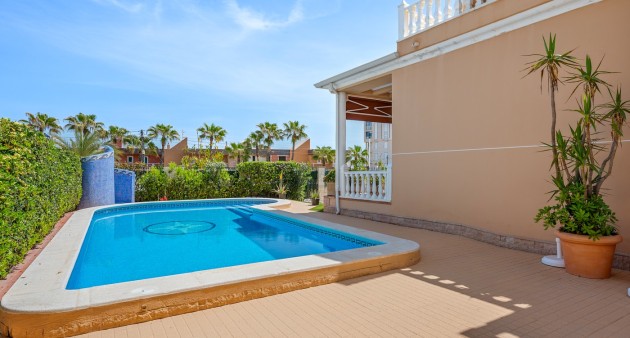 Venta - Chalet - Torrevieja - La Mata