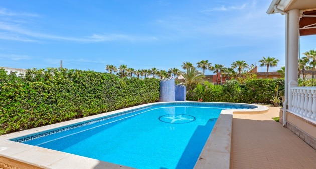 Venta - Chalet - Torrevieja - La Mata