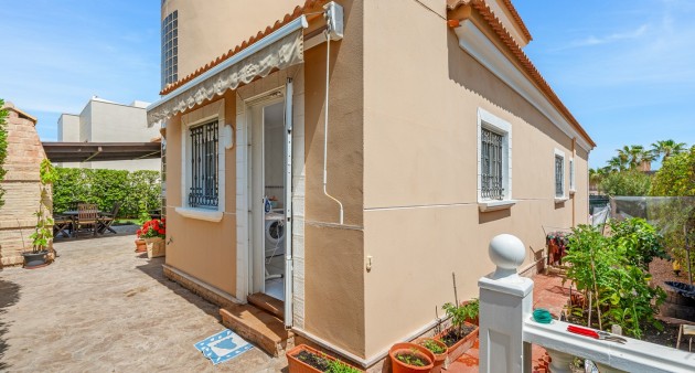 Venta - Chalet - Torrevieja - La Mata