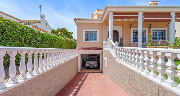 Venta - Chalet - Torrevieja - La Mata