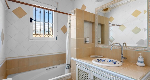 Venta - Chalet - Torrevieja - La Mata