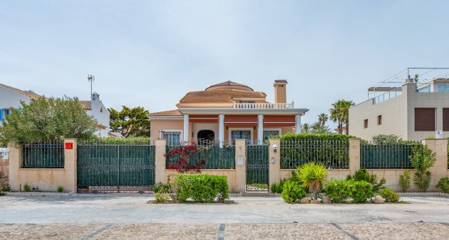 Venta - Chalet - Torrevieja - La Mata