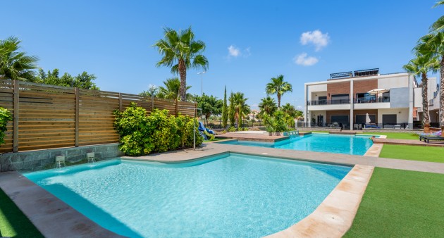 Sale - Apartment - El Raso