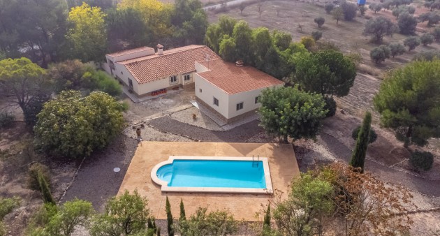 Sprzedaż - Posiadłość wiejska - Sax