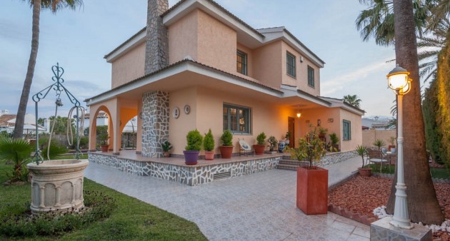 Sale - Villa - La Zenia