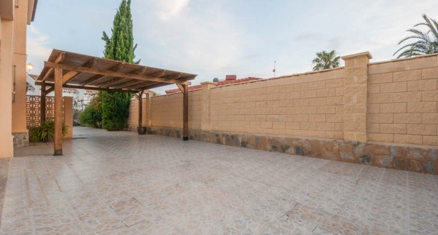 Sale - Villa - La Zenia