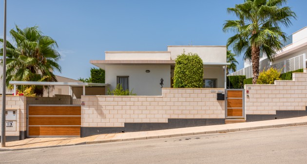 Sale - Chalet - La Marina