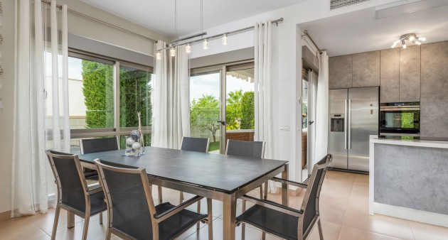 Sale - Chalet - La Marina